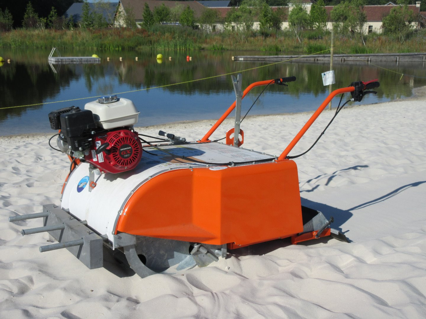 Nettoyeur de plage automoteur